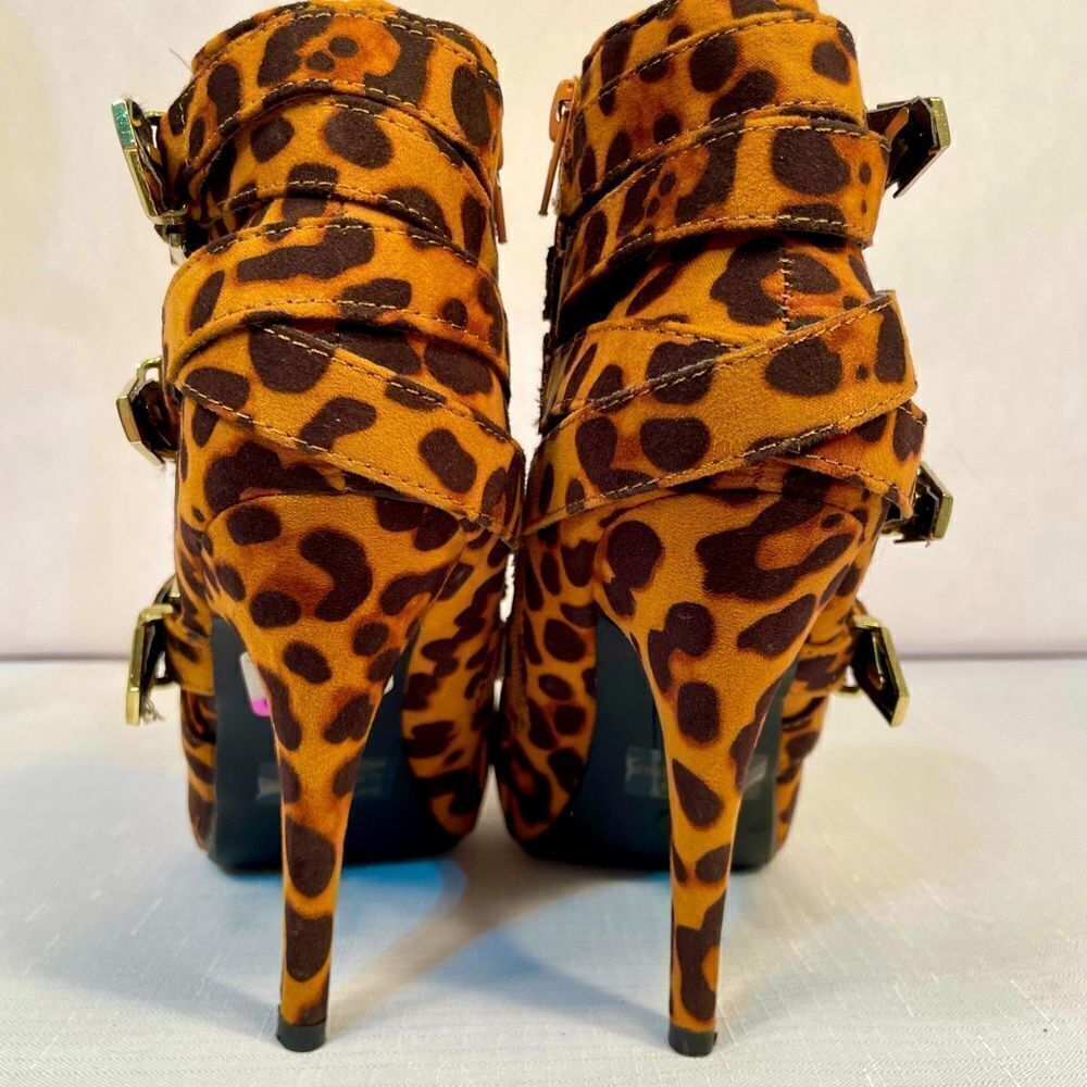 CHEETAH ANKLE BOOTIE w INSIDE ZIPPER 4.5” HEELS SIZE 8 NEW by CHARLOTTE RUSSE - Picture 6 of 9